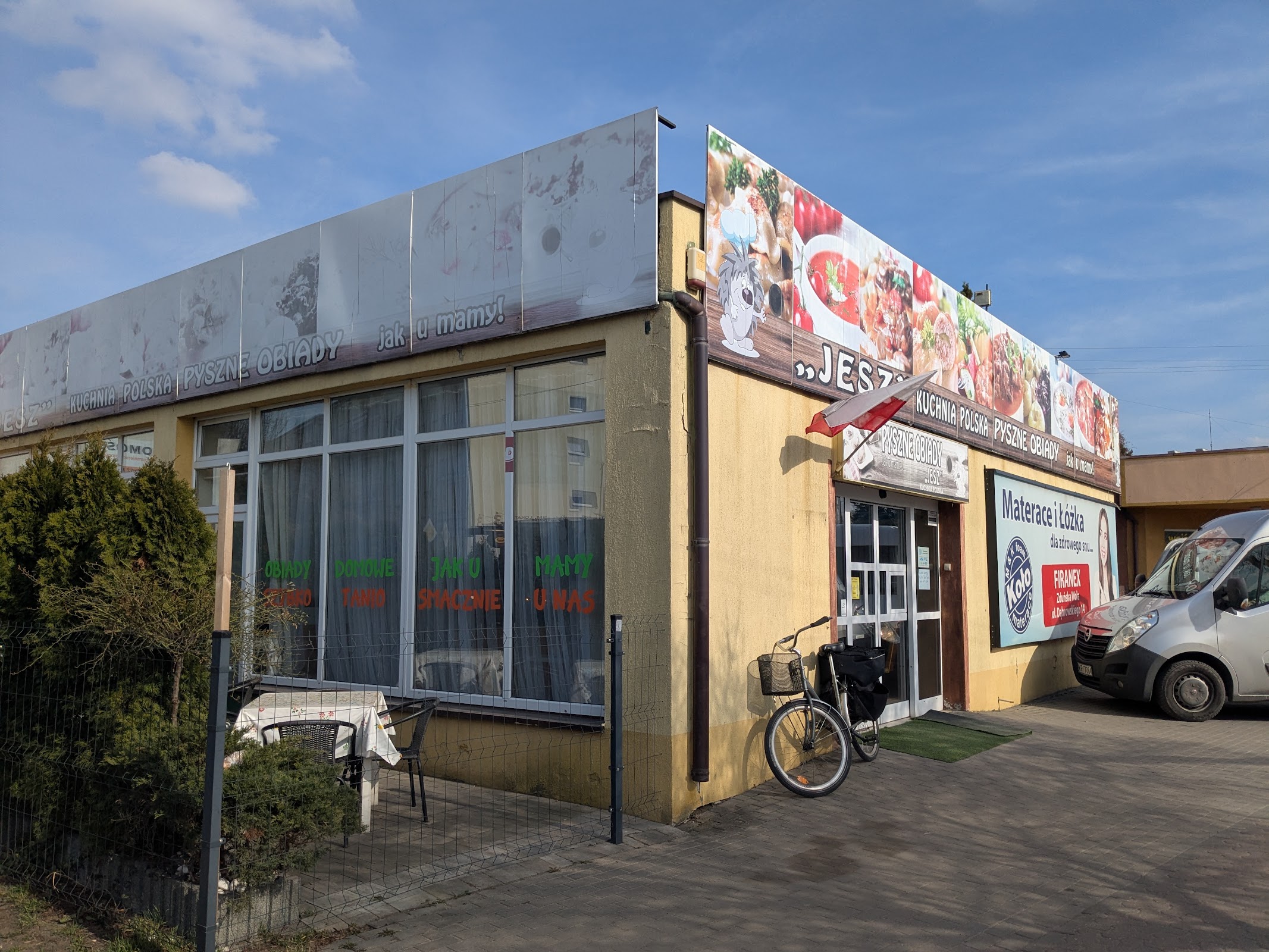 JESZ Zduńska Wola - żółta elewacja przy ul. Łaskiej